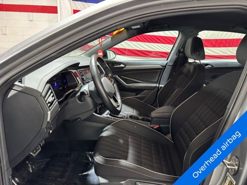 Used 2023 Volkswagen Jetta Sport image 9