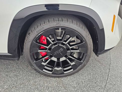 Used 2025 BMW XM image 9