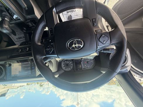 Used 2018 Toyota Tacoma TRD Off-Road AWD/4WD image 12