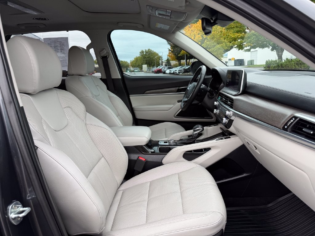 Certified 2022 Kia Telluride EX w/ EX Premium Package AWD/4WD image 13