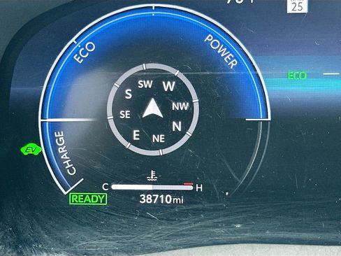 Used 2025 Toyota Camry XLE w/ Premium Package AWD/4WD image 12