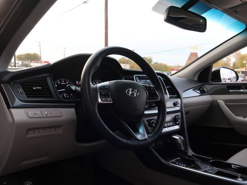 Used 2018 Hyundai Sonata Limited image 29