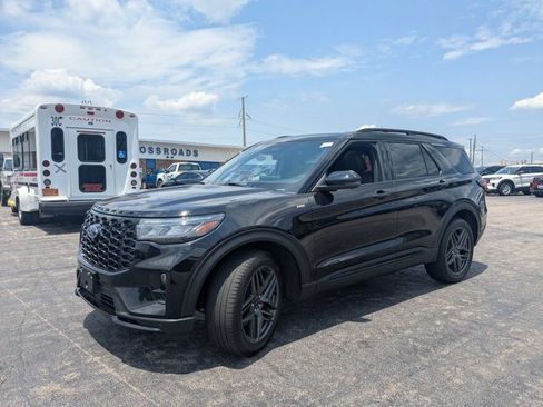 Certified 2025 Ford Explorer ST-Line w/ Premium Package AWD/4WD image 4