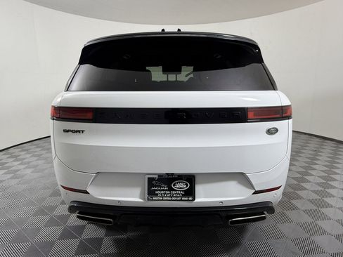 Used 2023 Land Rover Range Rover Sport SE Dynamic image 4