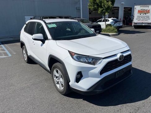 Used 2021 Toyota RAV4 XLE FWD image 2
