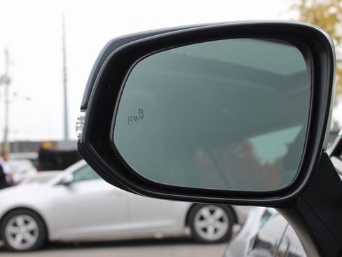 Used 2023 Toyota RAV4 XLE Premium image 8