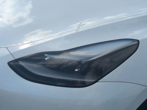 Used 2024 Tesla Model Y Long Range AWD/4WD image 10