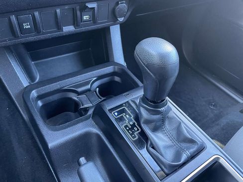 Used 2022 Toyota Tacoma SR image 38