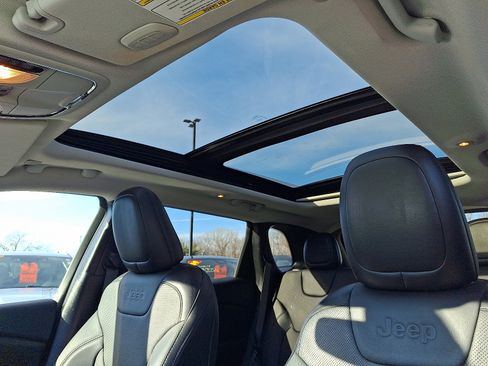 Certified 2019 Jeep Cherokee Limited image 14