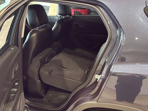 Used 2019 Chevrolet Trax LT w/ LT Convenience Package AWD/4WD image 18