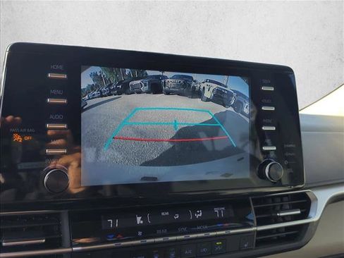Used 2023 Toyota Sienna XLE w/ XLE Plus Package FWD image 19