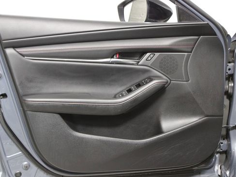 Used 2024 MAZDA MAZDA3 s image 33