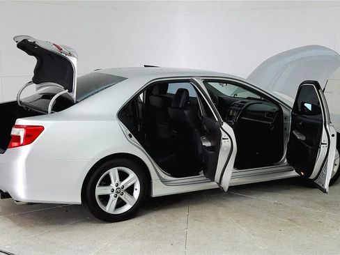 Used 2012 Toyota Camry SE FWD image 12