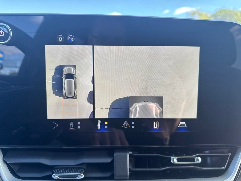 Used 2025 Chevrolet Equinox LT w/ Convenience Package II AWD/4WD image 36