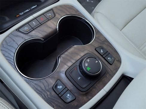 Used 2021 GMC Acadia Denali w/ Denali Technology Package image 21