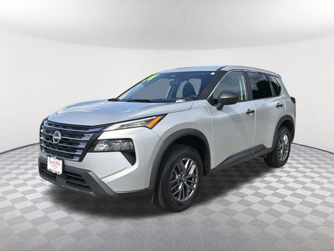 Used 2024 Nissan Rogue S AWD/4WD image 3