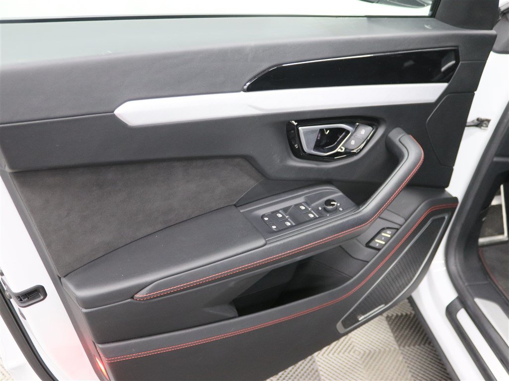 Used 2021 Lamborghini Urus AWD/4WD image 15