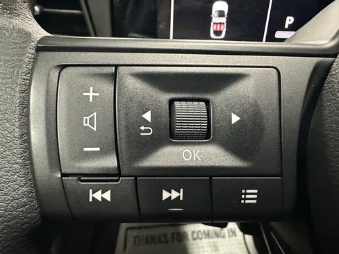Used 2025 Nissan Kicks SV AWD/4WD image 19