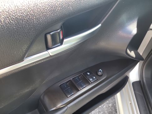 Used 2024 Toyota Camry SE image 15