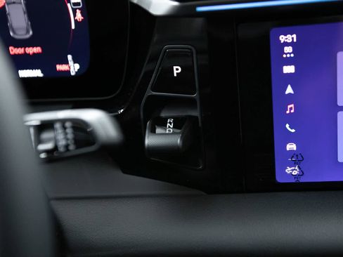 New 2026 Porsche Macan Electric RWD image 31
