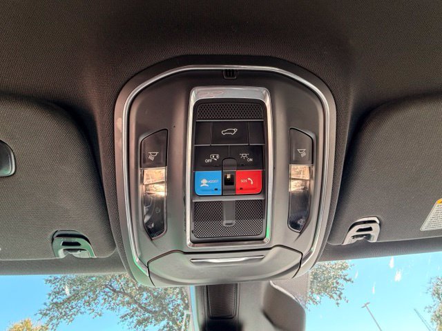 Used 2024 Jeep Wagoneer Series III AWD/4WD image 10