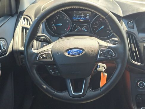 Used 2015 Ford Focus SE w/ SE Sport Package FWD image 19