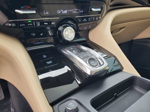 Certified 2025 Acura MDX w/ Technology Package FWD image 33