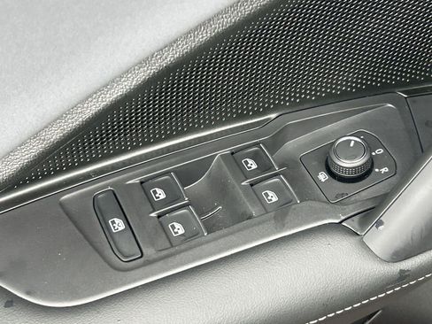 New 2026 Volkswagen Tiguan SE R-Line AWD/4WD image 17