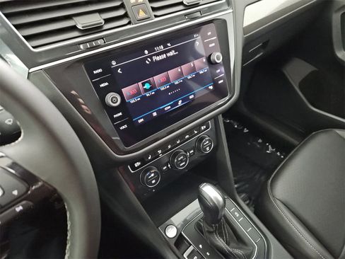 Used 2021 Volkswagen Tiguan SE image 27