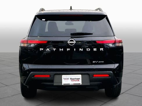 Used 2024 Nissan Pathfinder SV image 4