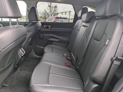 Used 2025 Kia Sorento S w/ Panoramic Sunroof Package image 14