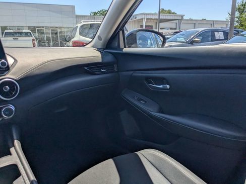 Used 2025 Nissan Sentra SV FWD image 15