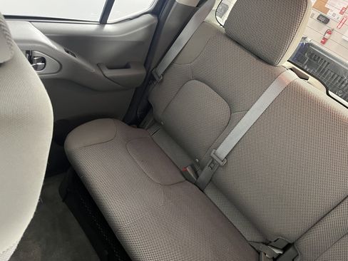 Used 2012 Nissan Frontier SV image 21