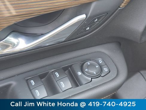 Used 2018 GMC Terrain SLE w/ Driver Convenience Package FWD image 19