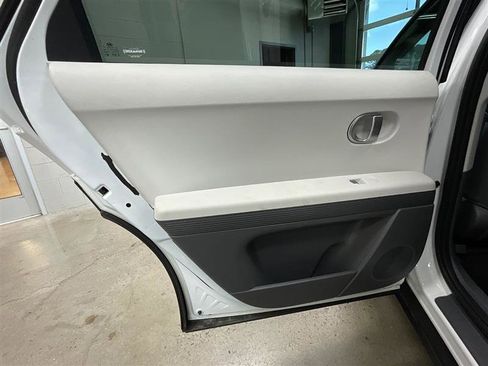 Used 2024 Hyundai Ioniq 5 SE image 17