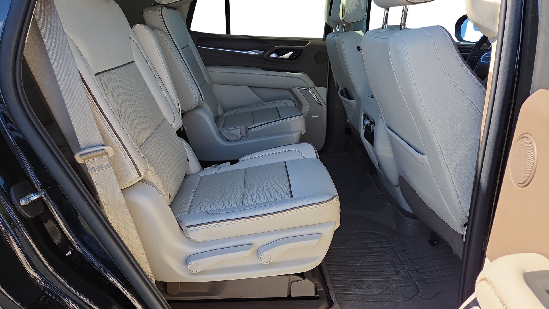 Used 2022 GMC Yukon Denali RWD image 34