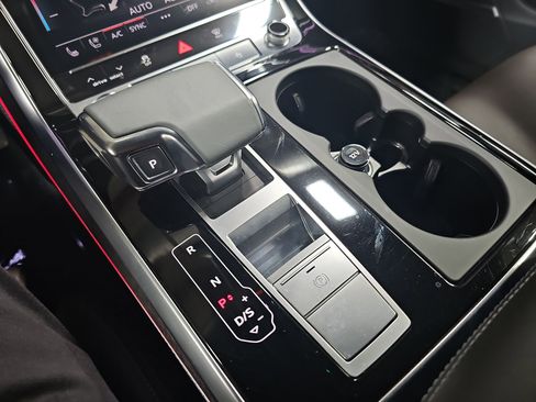 Used 2021 Audi Q8 Prestige image 25