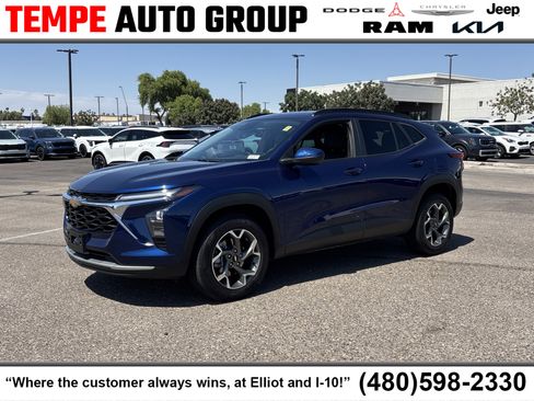 Used 2024 Chevrolet Trax LT FWD image 1