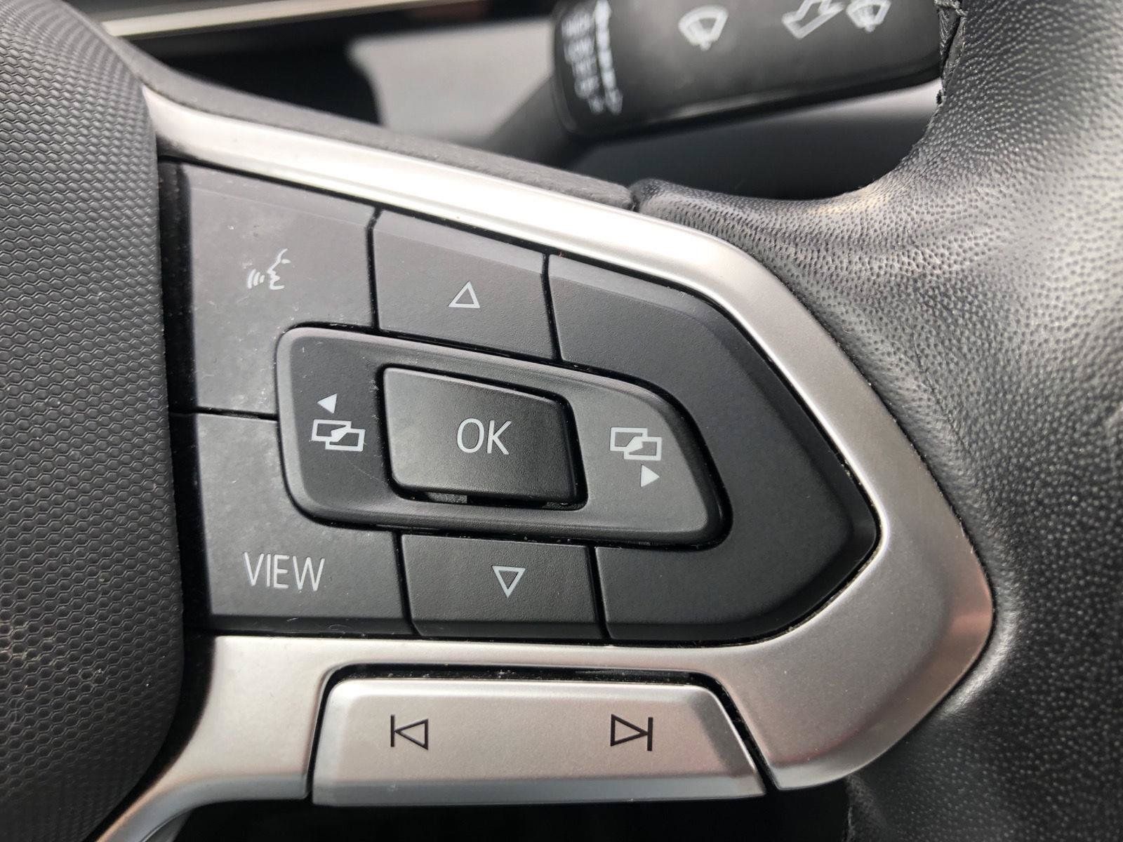 Used 2025 Volkswagen Jetta SE FWD image 20