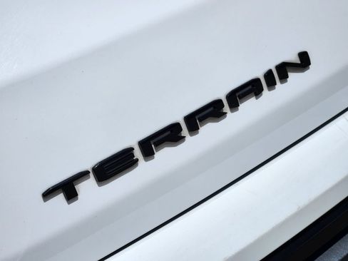 Used 2024 GMC Terrain SLE w/ Driver Convenience Package FWD image 18