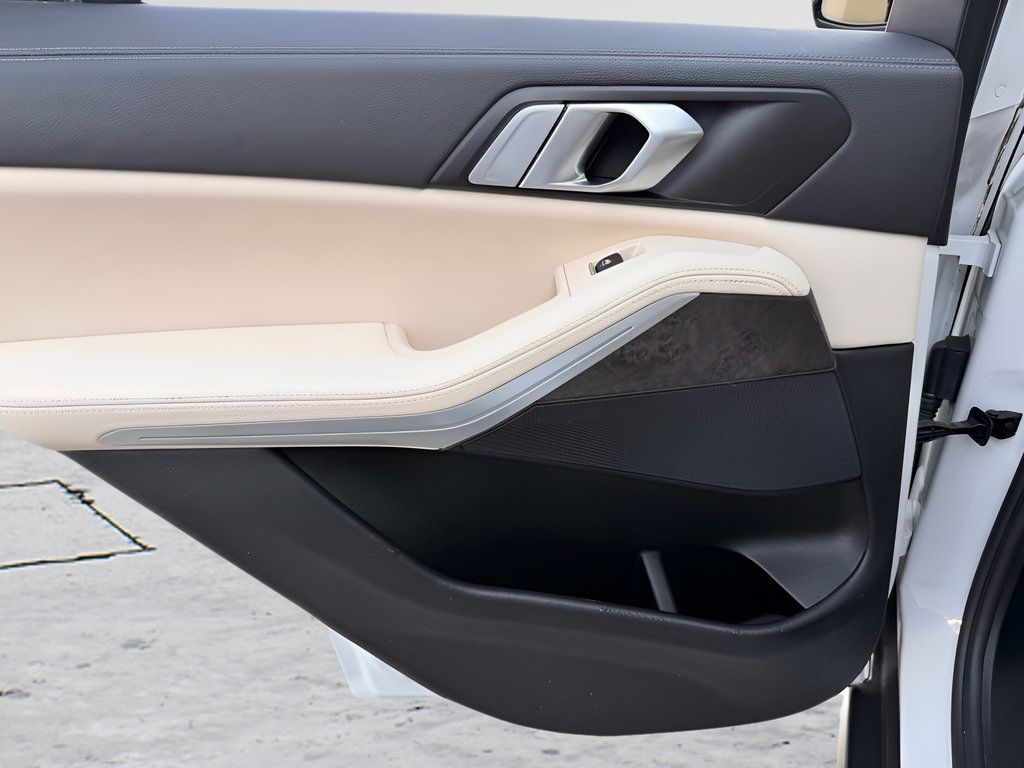 Used 2022 BMW X5 xDrive45e w/ Climate Comfort Package AWD/4WD image 22
