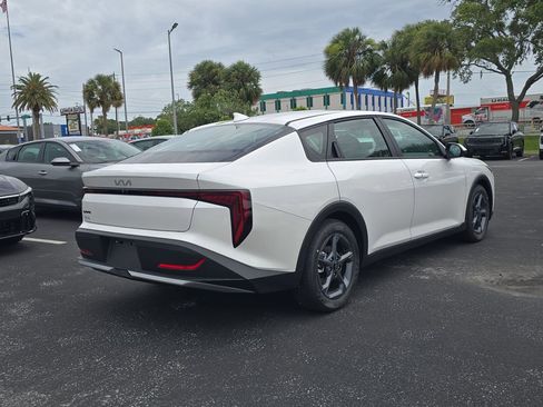 New 2026 Kia K4 FWD image 8