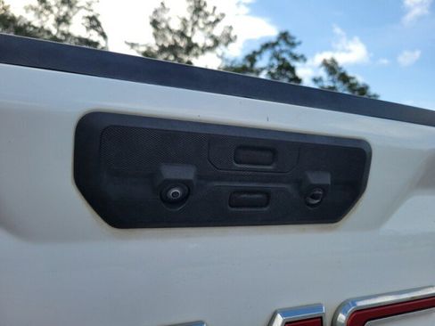 Used 2023 GMC Sierra 1500 SLT w/ SLT Premium Package AWD/4WD image 7
