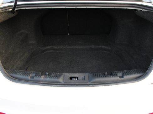 Used 2017 Ford Taurus SE image 9