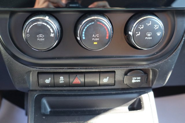 Used 2014 Jeep Patriot Latitude w/ Sun/Sound Group AWD/4WD image 19