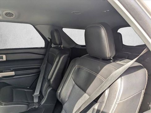 Used 2022 Ford Explorer Limited RWD image 16