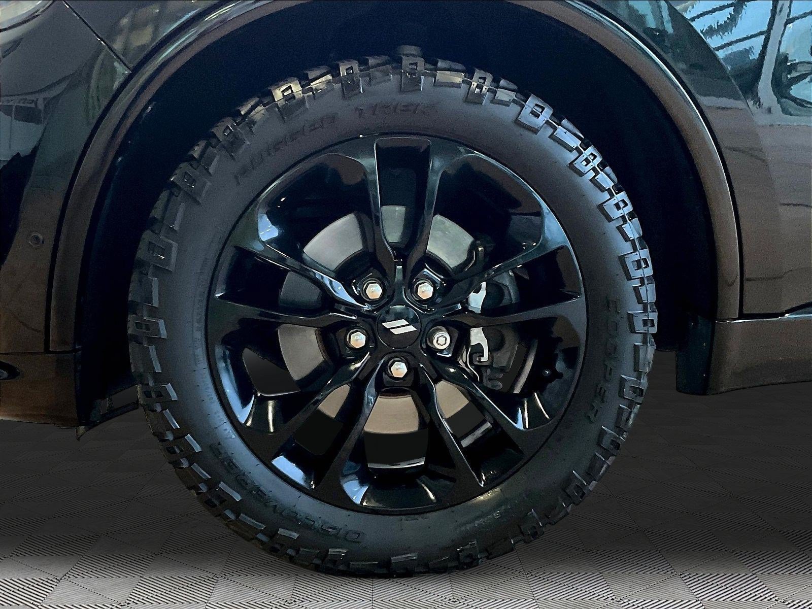 Used 2020 Dodge Durango R/T w/ Blacktop Package AWD/4WD image 32