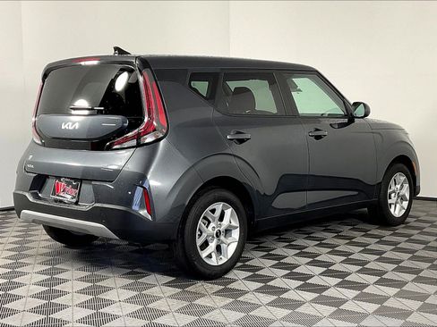 Used 2025 Kia Soul LX w/ LX Technology Package FWD image 6