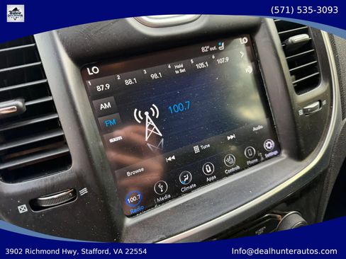 Used 2018 Chrysler 300 Limited AWD/4WD image 24