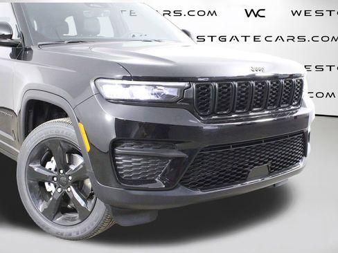 New 2025 Jeep Grand Cherokee Altitude image 46